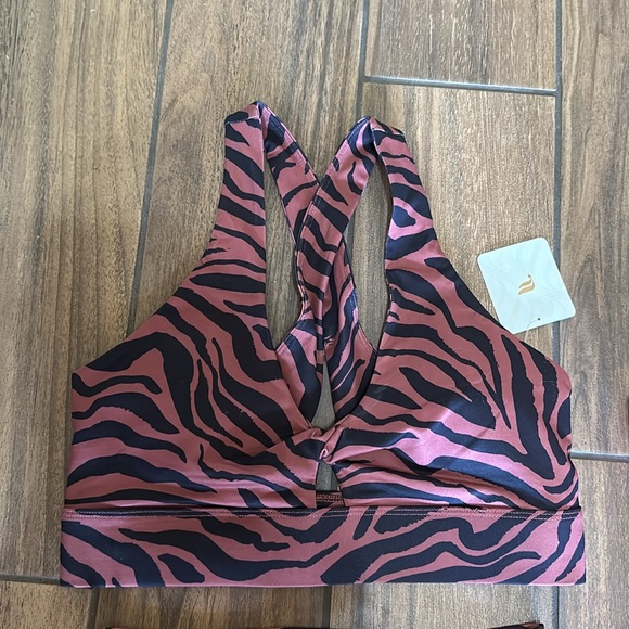 Fabletics New two sets sold together gorgeous size medium - Picture 3 of 6